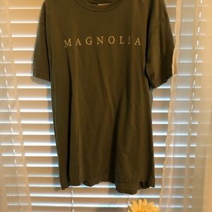 Magnolia Silos Tee